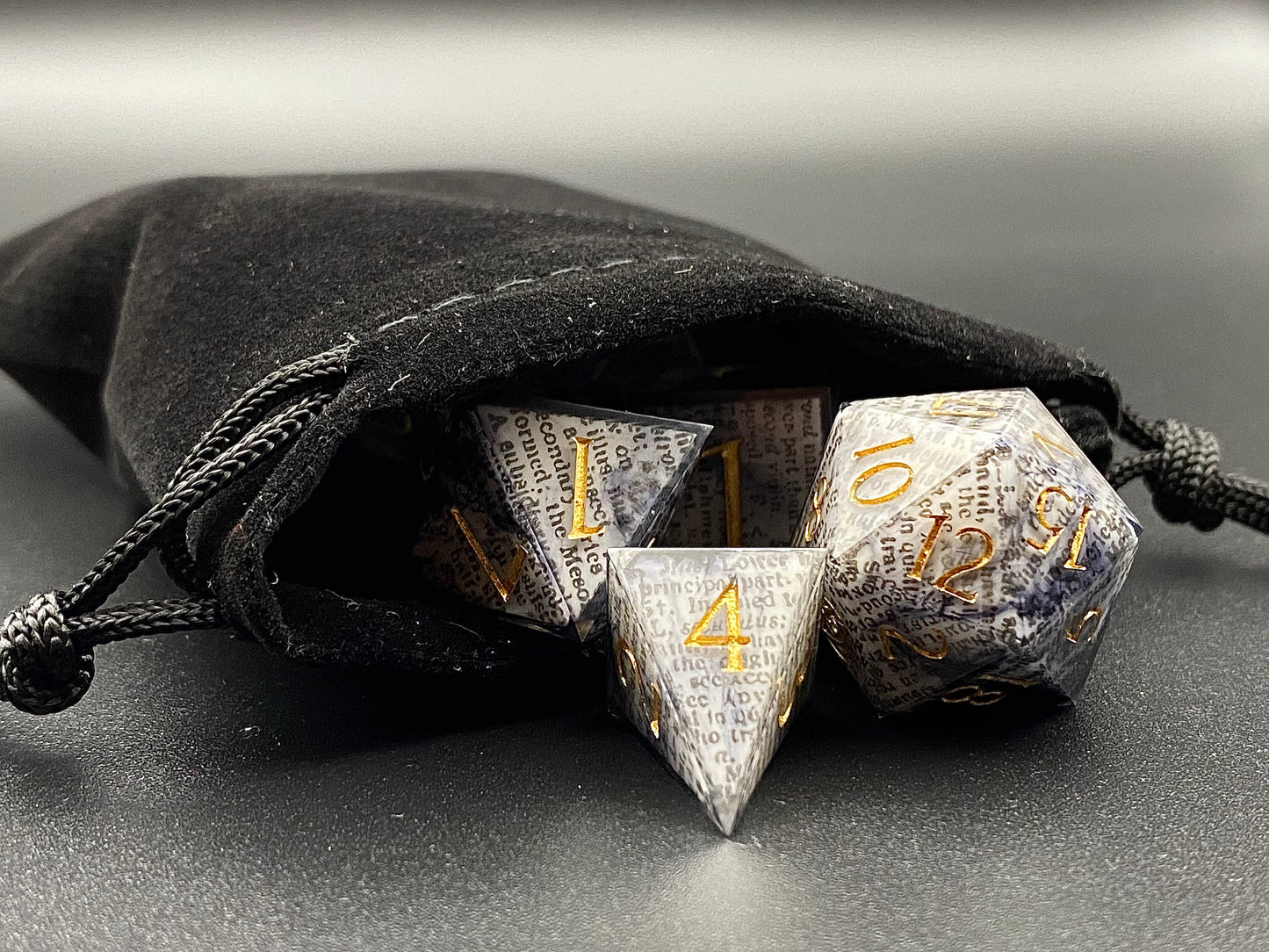 Scattered Pages: Arcane - 7 piece dice set